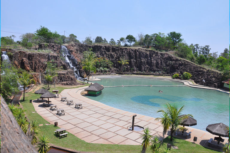 salto-bandeirantes-hotel-fazenda-turismo-piscina-(1)