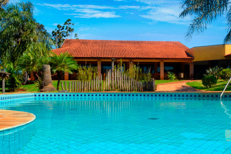 salto-bandeirantes-hotel-fazenda-turismo-piscina-(4)